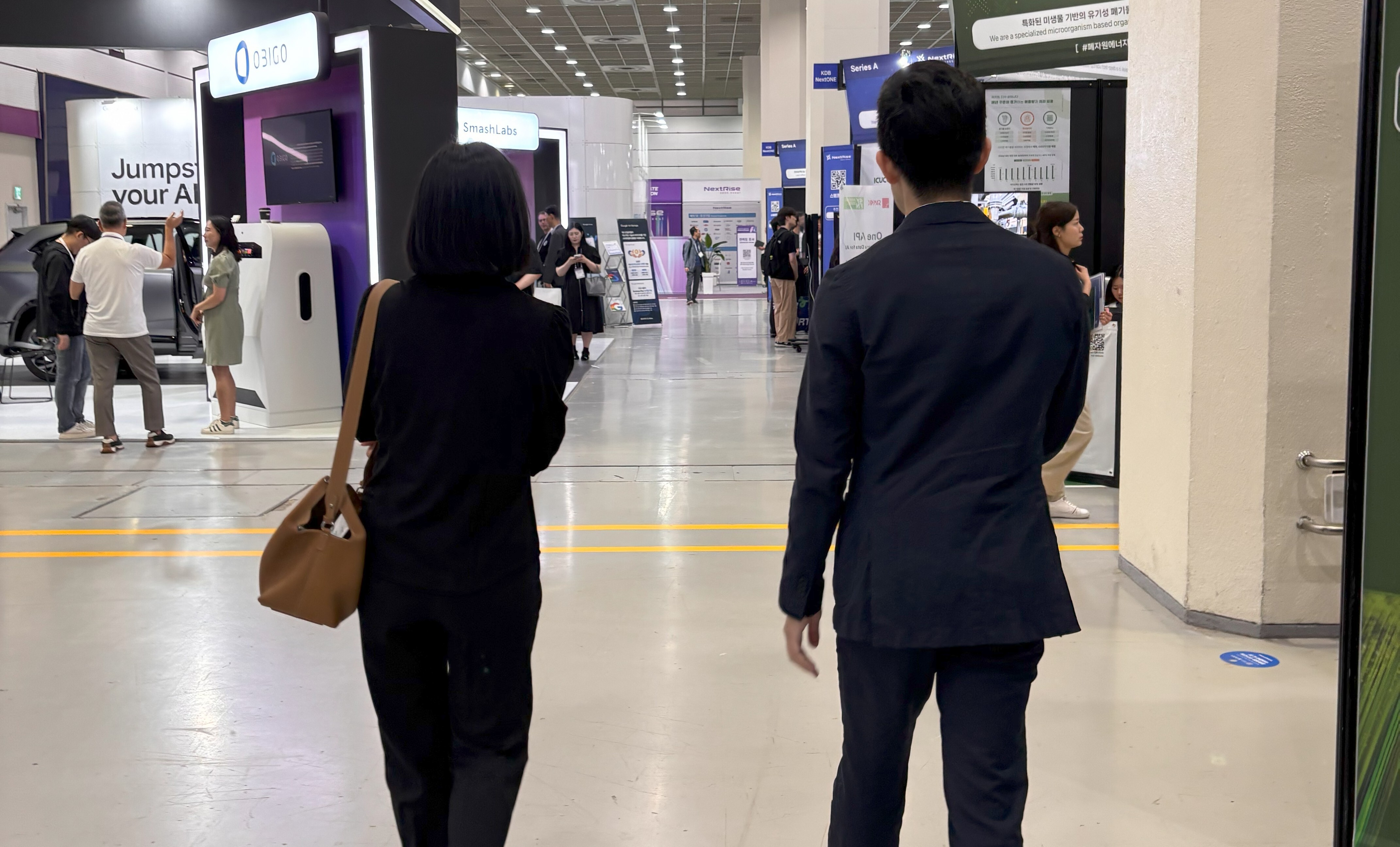 展示会に出展する Pearson & Partners のチーム